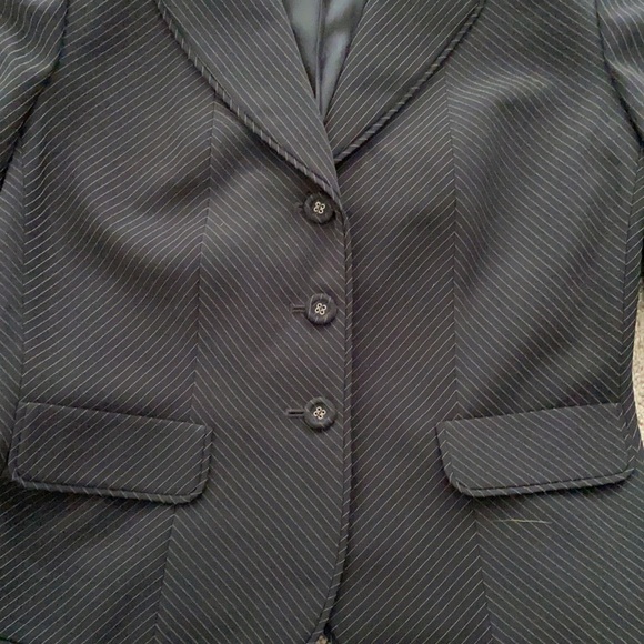Tahari blazer - Picture 3 of 4